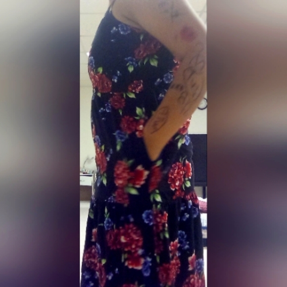 Dress - Picture 3 of 4